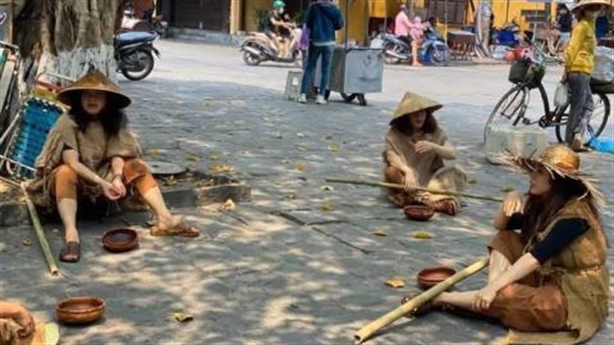 Mơ thấy ăn mày  - Chiêm bao thấy ăn mày đánh con gì?